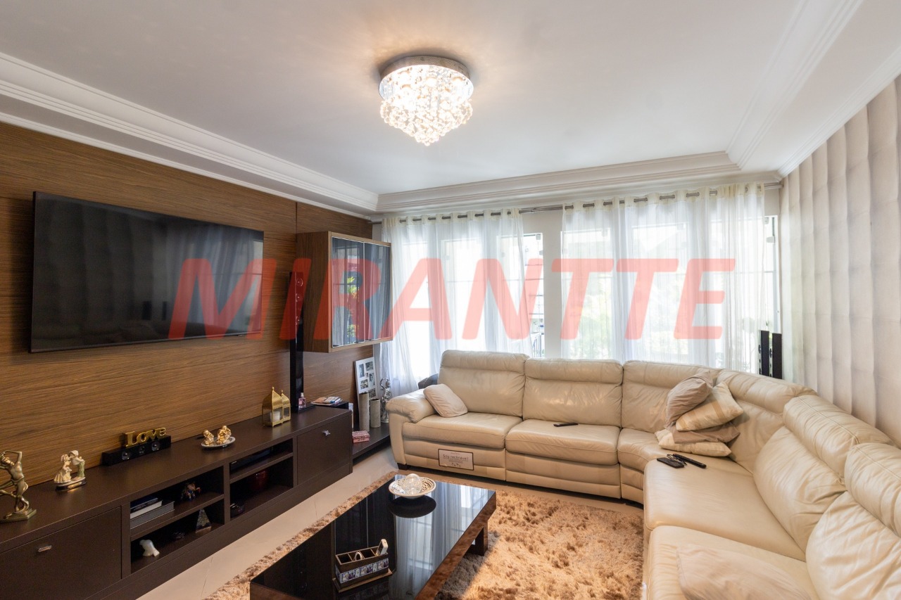 Sobrado de 474m² com 4 quartos em Tremembe