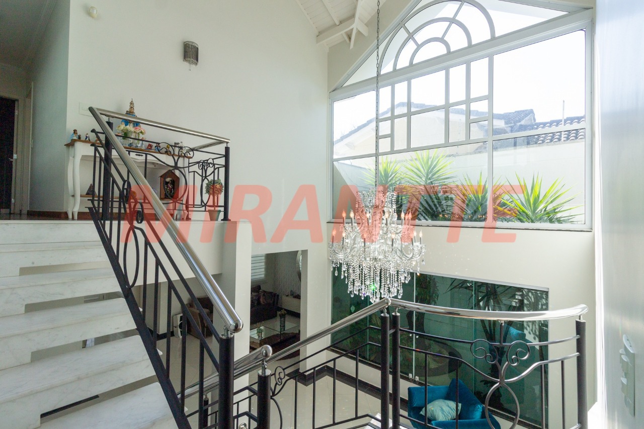 Sobrado de 474m² com 4 quartos em Tremembe