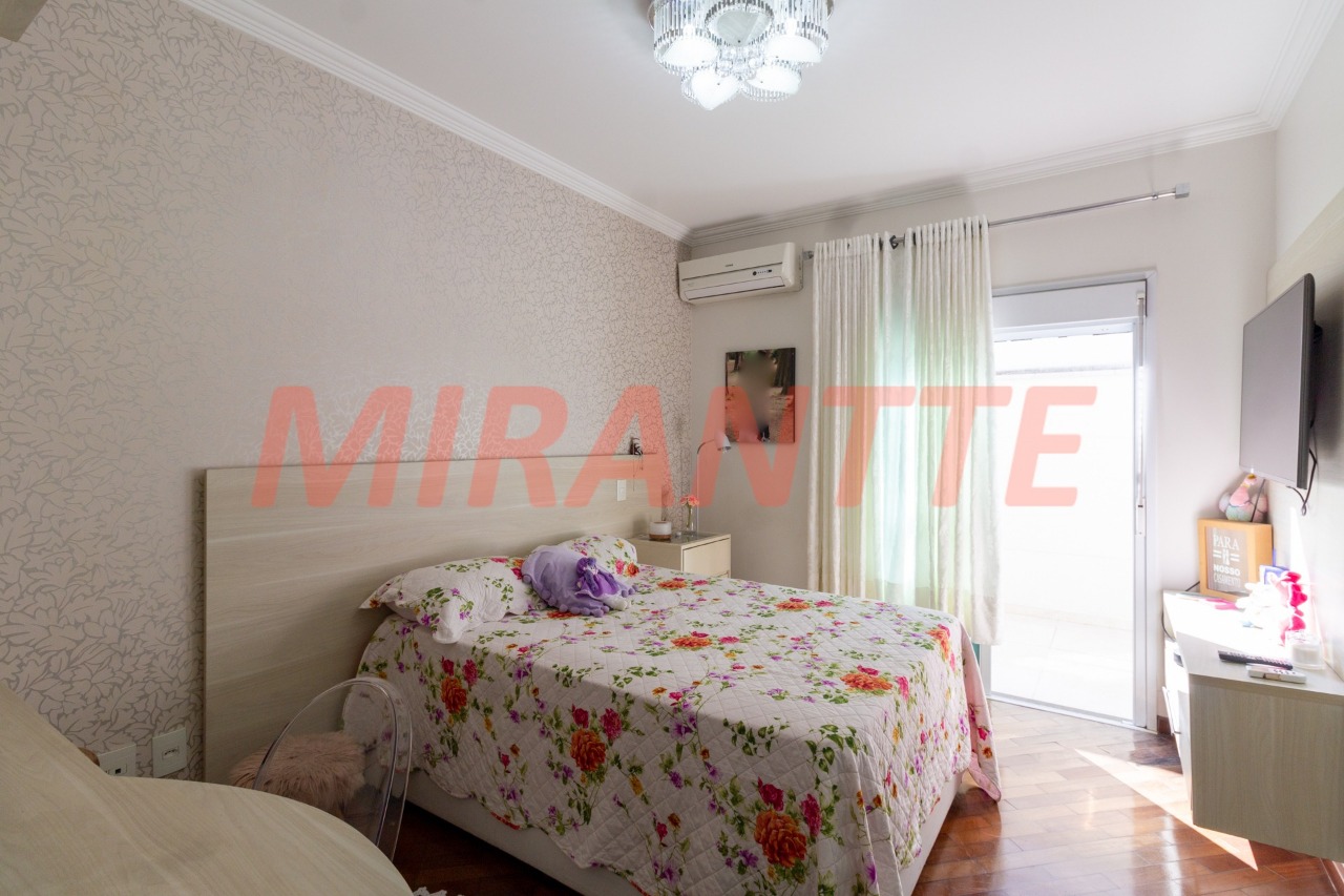 Sobrado de 474m² com 4 quartos em Tremembe
