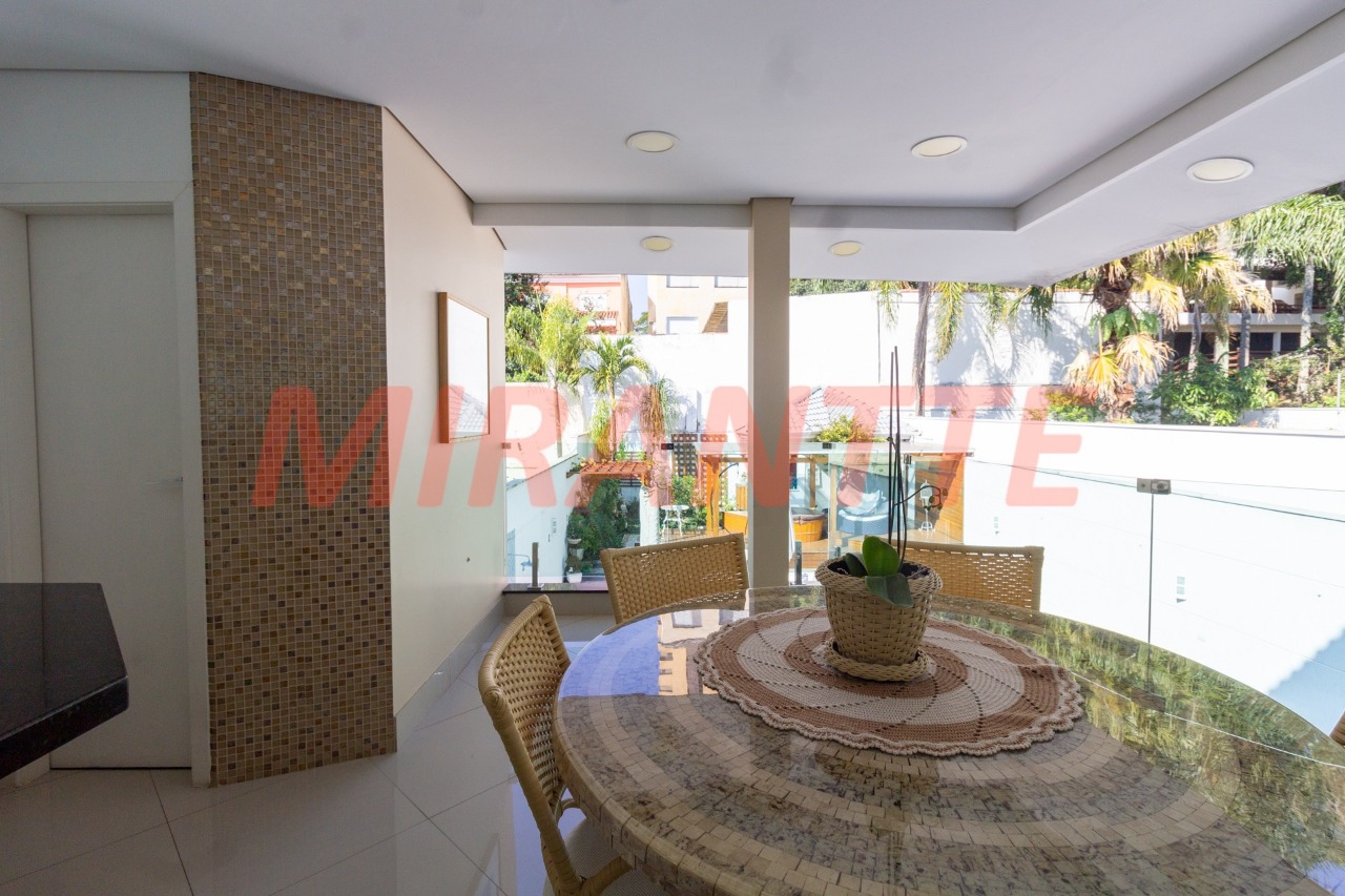 Sobrado de 474m² com 4 quartos em Tremembe