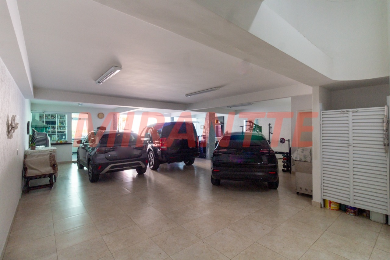 Sobrado de 474m² com 4 quartos em Tremembe