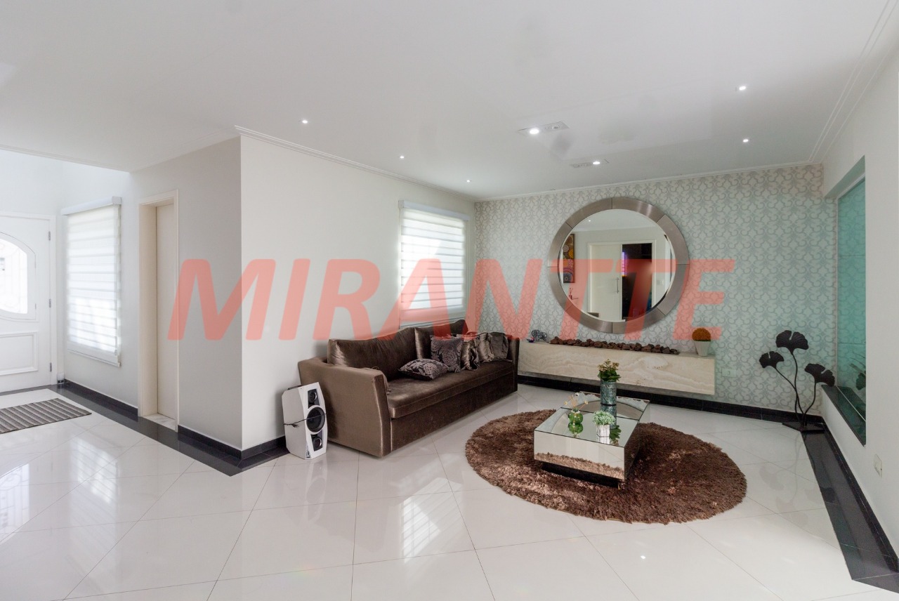Sobrado de 474m² com 4 quartos em Tremembe