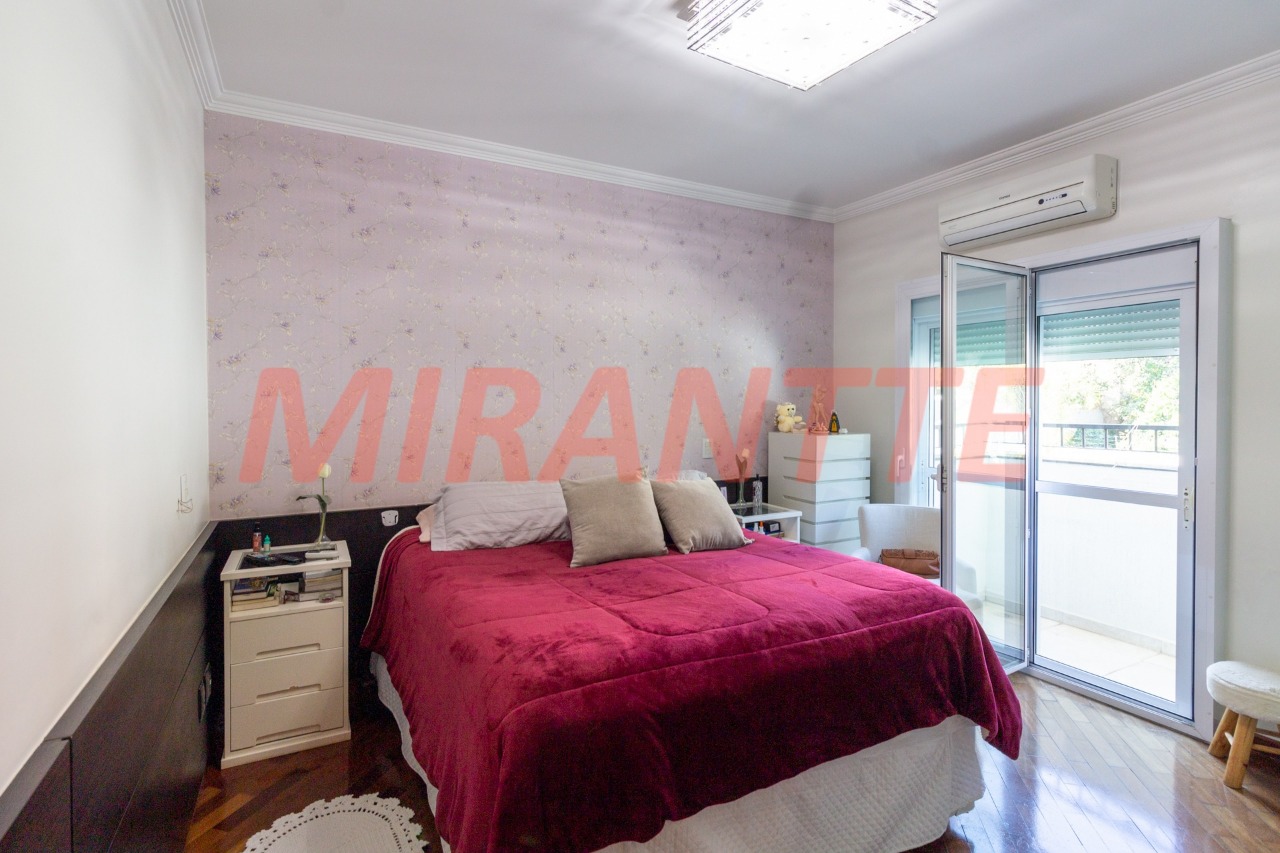 Sobrado de 474m² com 4 quartos em Tremembe