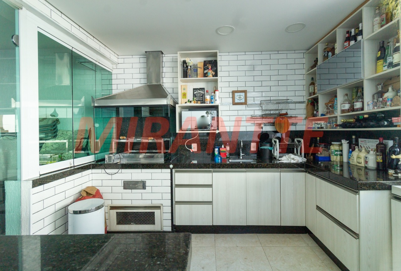 Sobrado de 474m² com 4 quartos em Tremembe