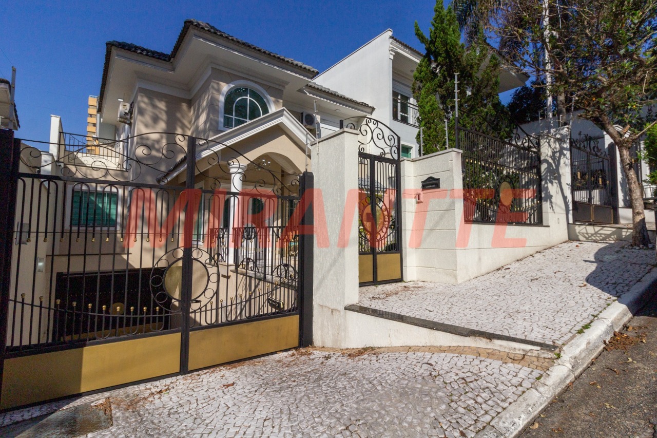 Sobrado de 474m² com 4 quartos em Tremembe