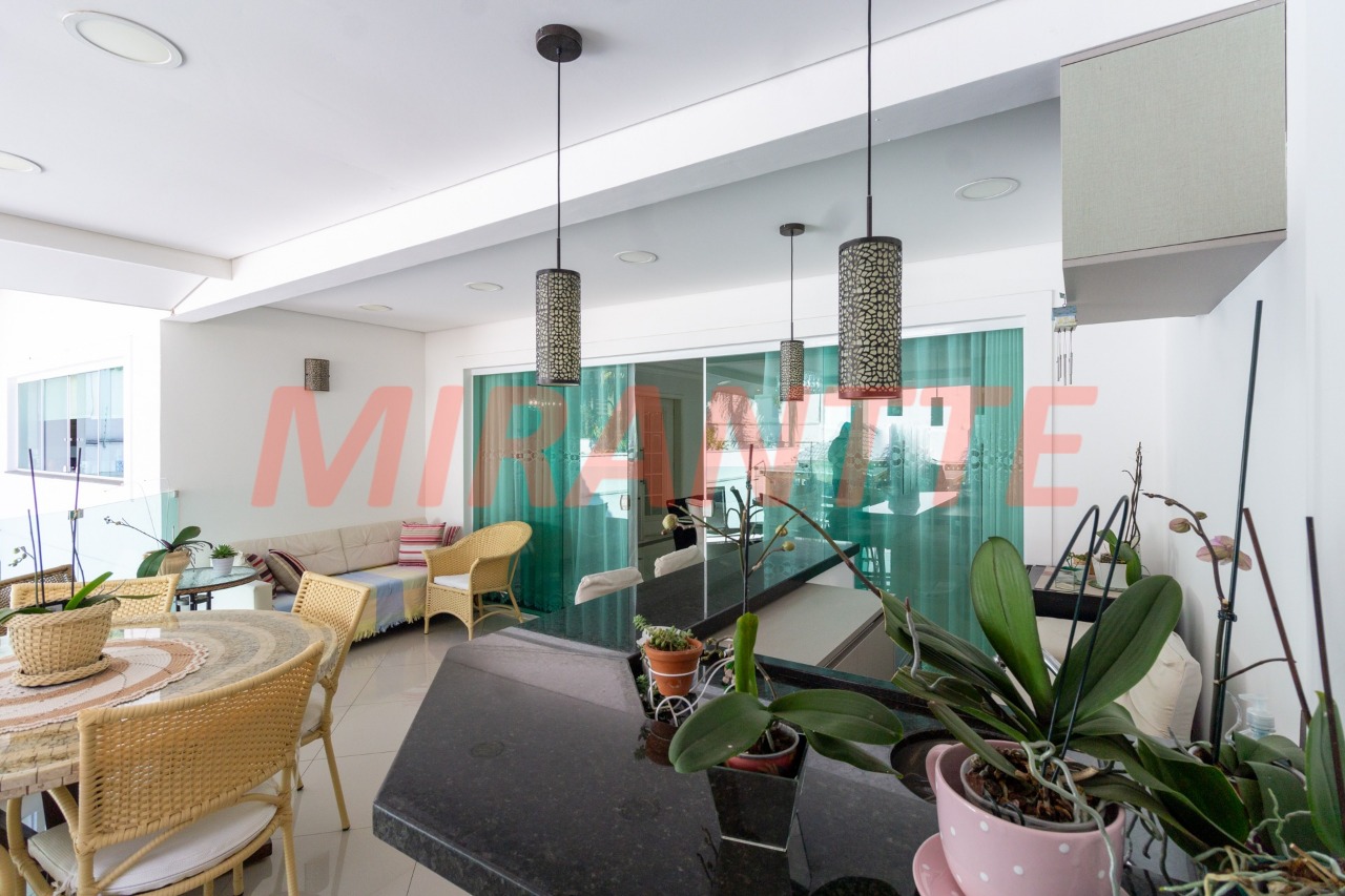 Sobrado de 474m² com 4 quartos em Tremembe