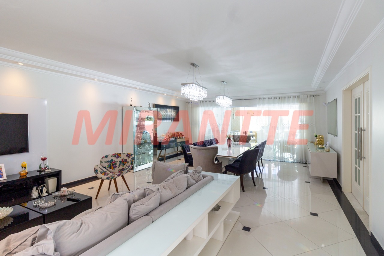 Sobrado de 474m² com 4 quartos em Tremembe