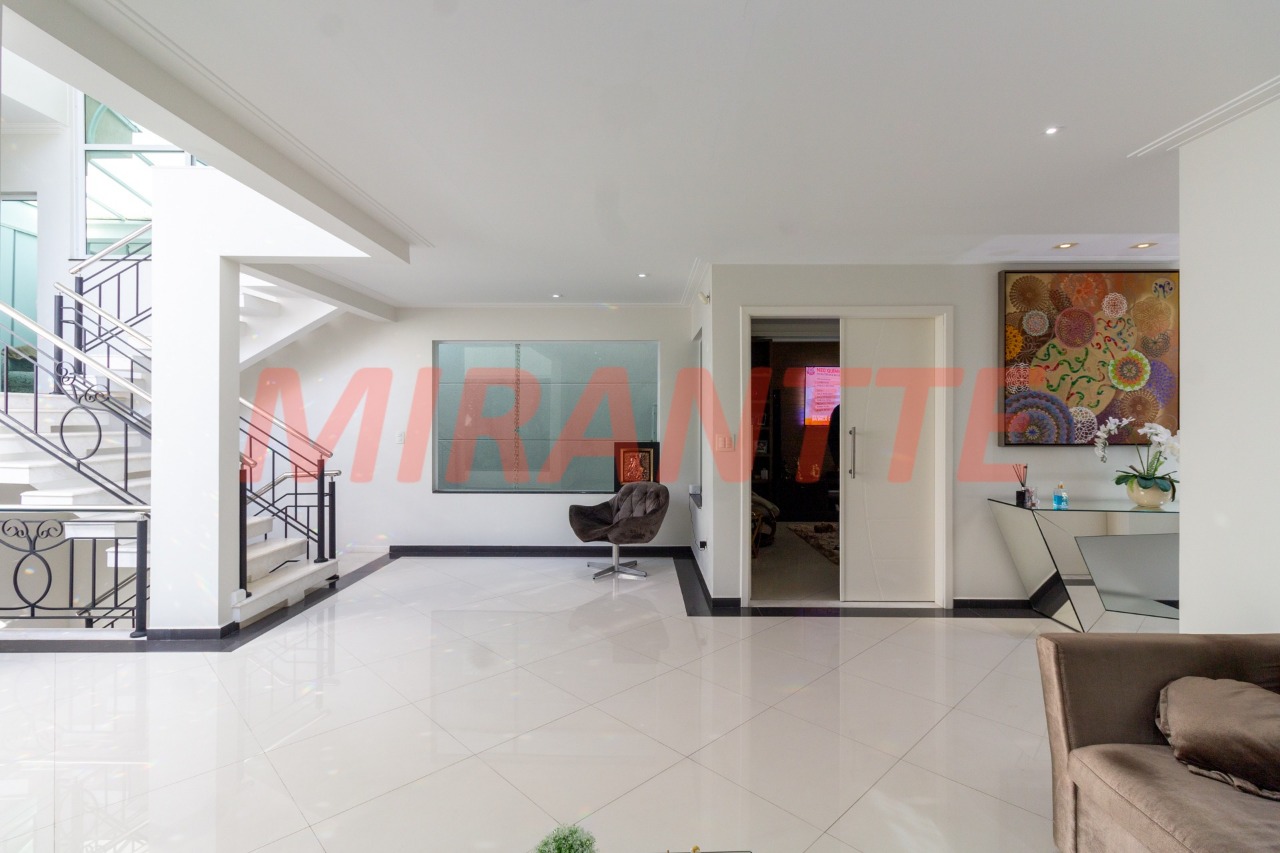 Sobrado de 474m² com 4 quartos em Tremembe