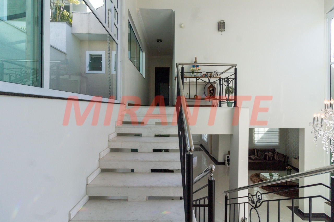 Sobrado de 474m² com 4 quartos em Tremembe