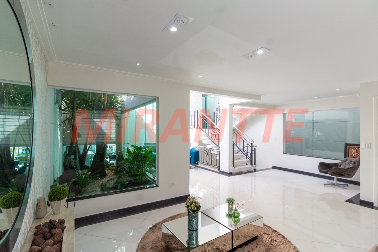 Sobrado de 474m² com 4 quartos em Tremembe