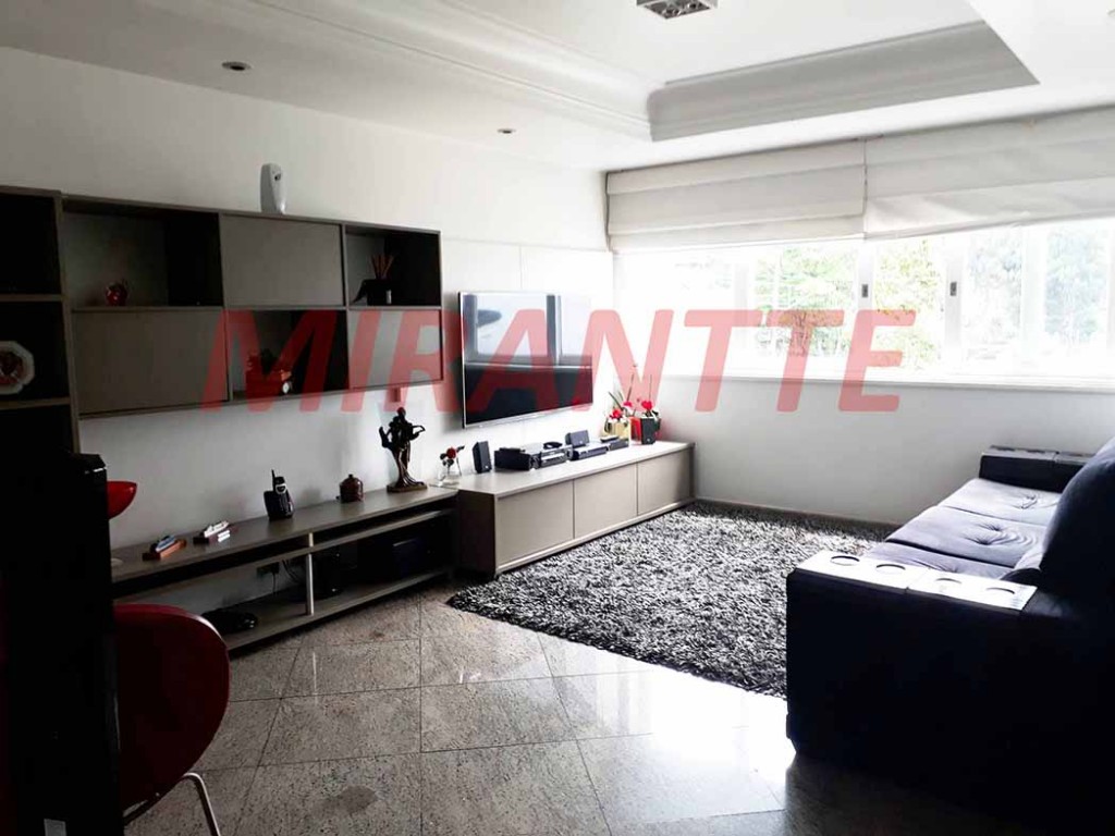 Sobrado de 450m² com 3 quartos em Jardim Guapíra