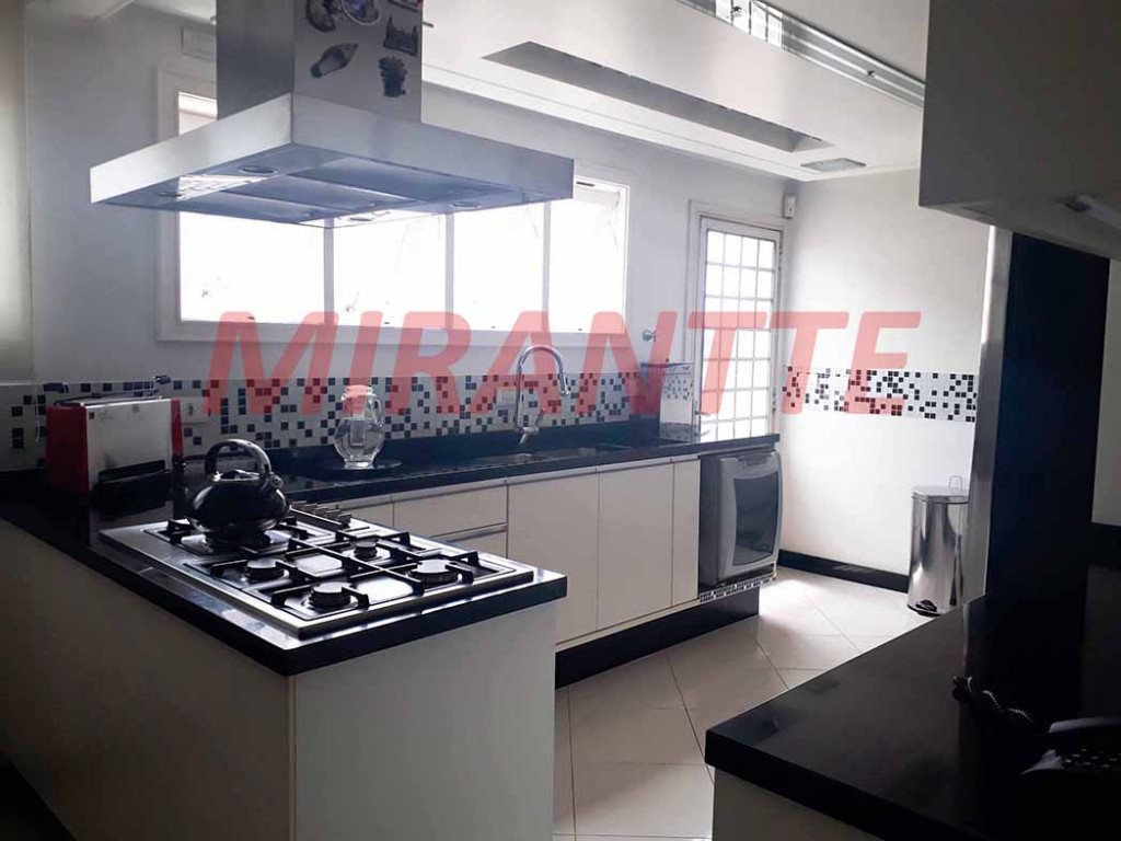 Sobrado de 450m² com 3 quartos em Jardim Guapíra