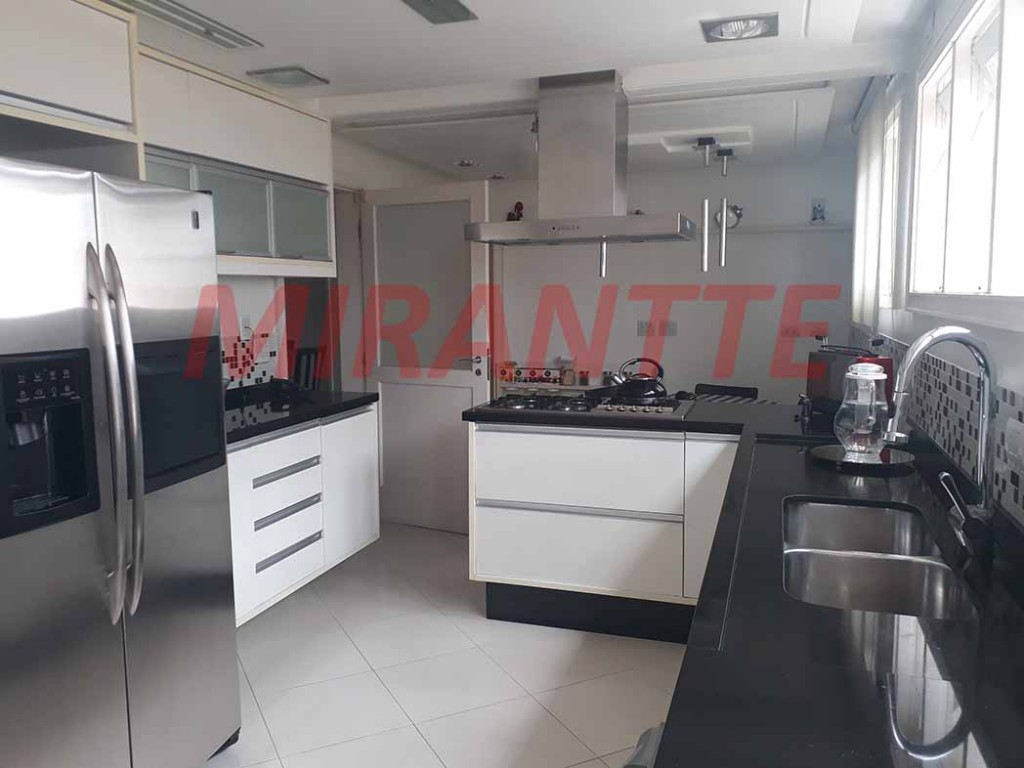 Sobrado de 450m² com 3 quartos em Jardim Guapíra