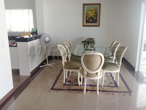 Sobrado de 348m² com 4 quartos em CAMPO DE BOITUVA