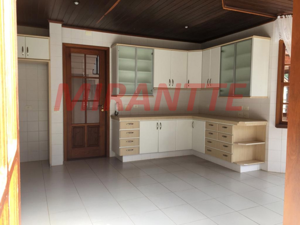 Cond. fechado de 481m² com 4 quartos em Serra da Cantareira