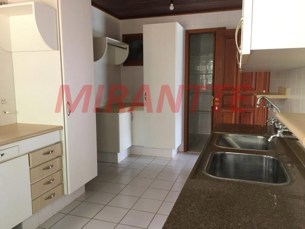 Cond. fechado de 481m² com 4 quartos em Serra da Cantareira