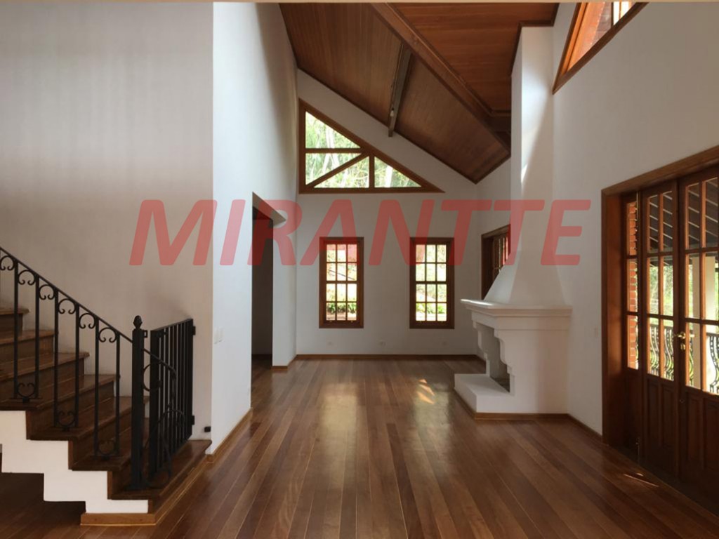 Cond. fechado de 481m² com 4 quartos em Serra da Cantareira