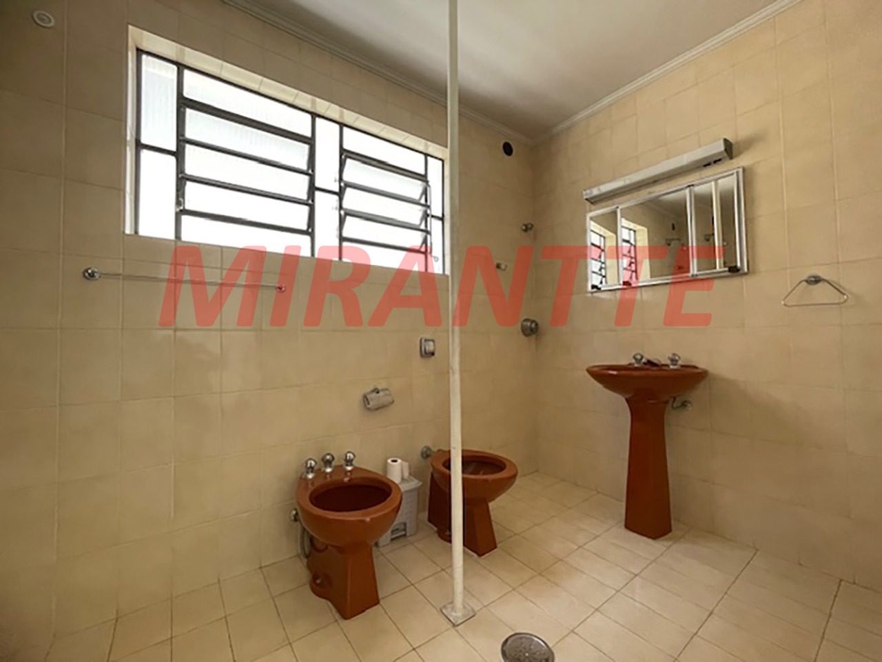 Sobrado de 204m² com 3 quartos em Santana