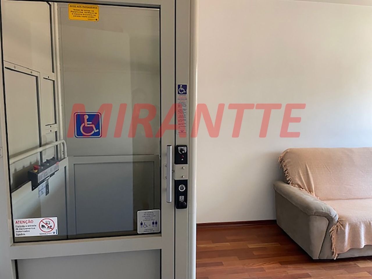 Sobrado de 204m² com 3 quartos em Santana