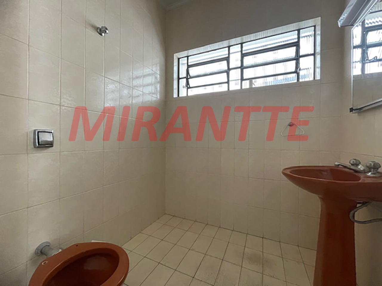 Sobrado de 204m² com 3 quartos em Santana