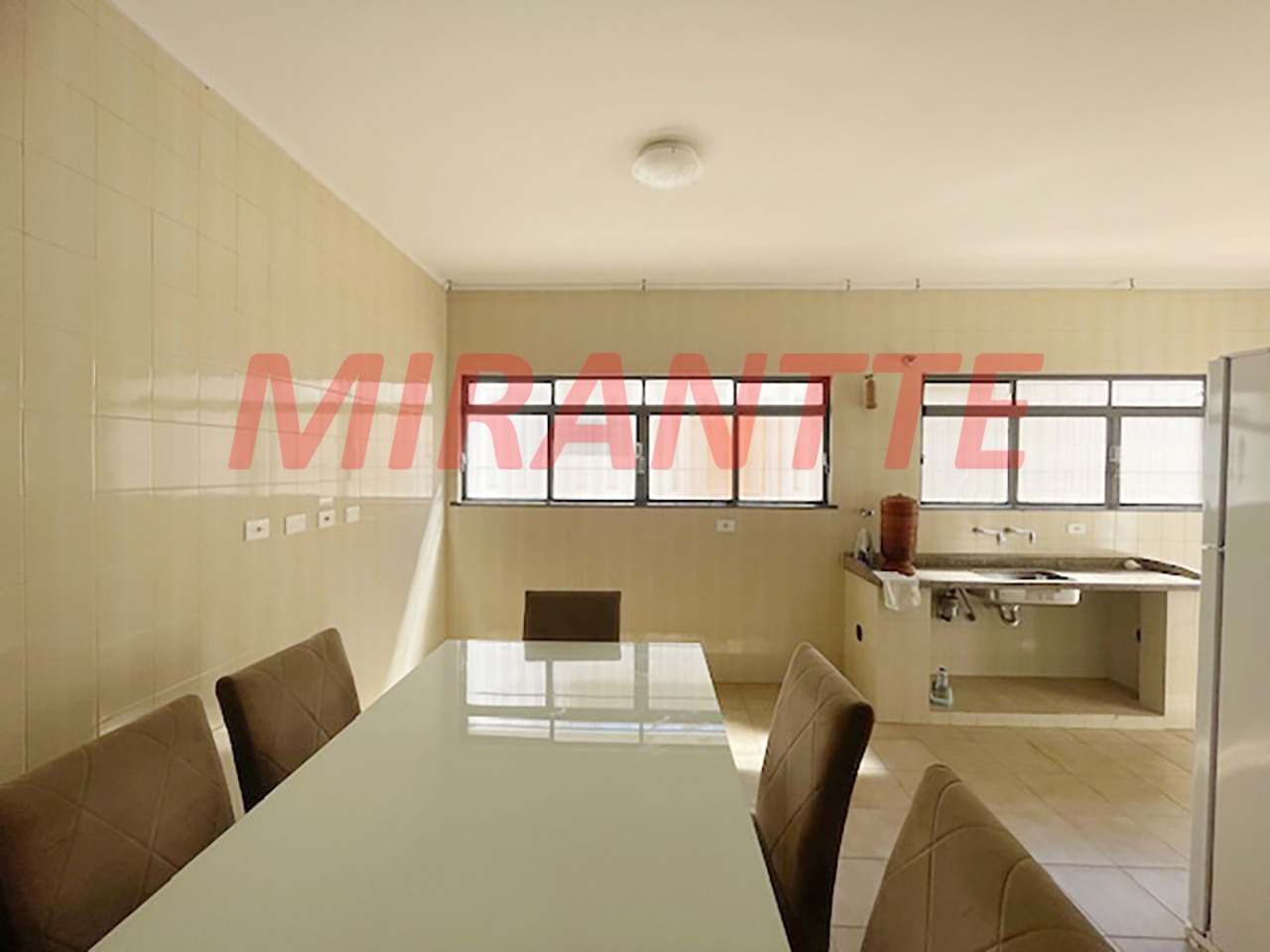 Sobrado de 204m² com 3 quartos em Santana