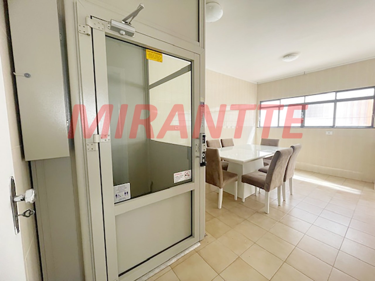 Sobrado de 204m² com 3 quartos em Santana