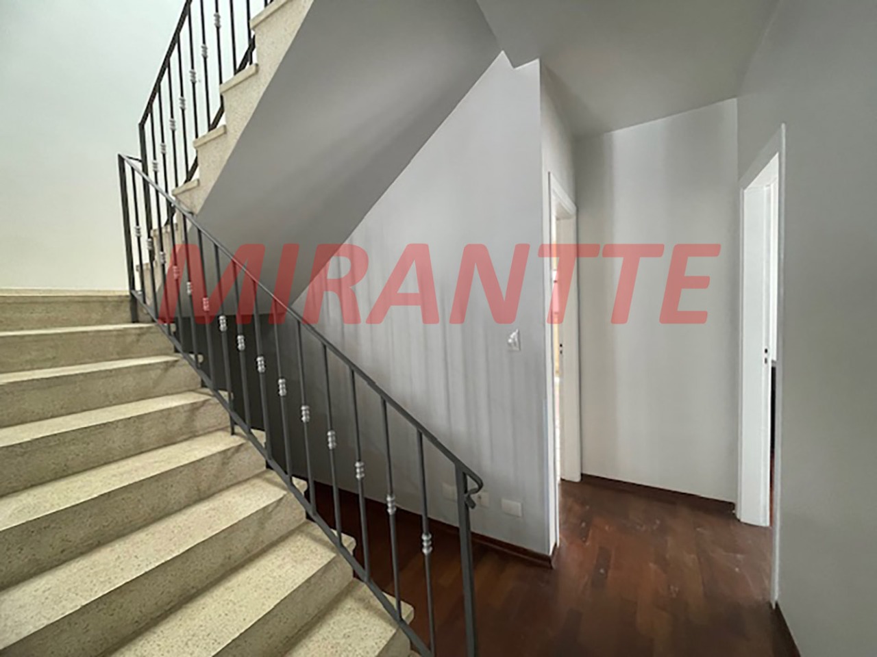 Sobrado de 204m² com 3 quartos em Santana