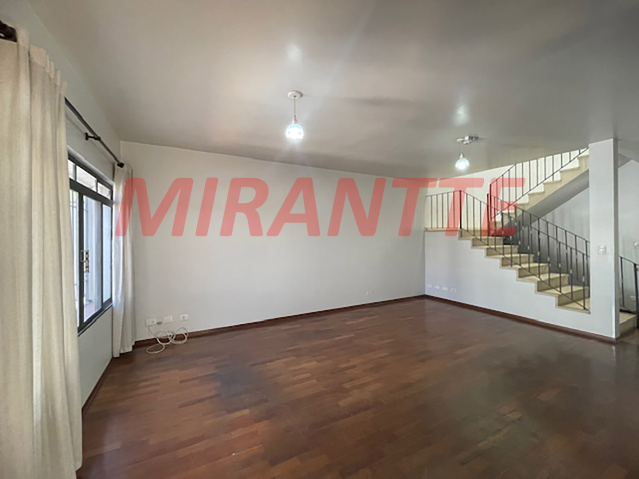 Sobrado de 204m² com 3 quartos em Santana