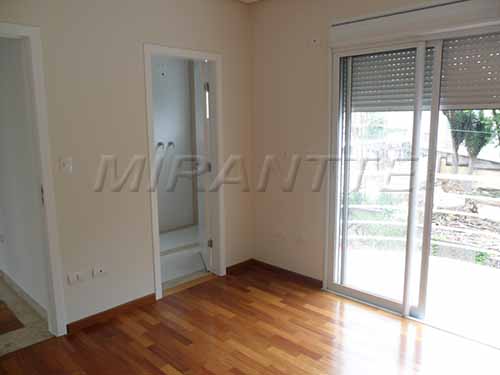 Sobrado de 570m² com 3 quartos em Tremembe