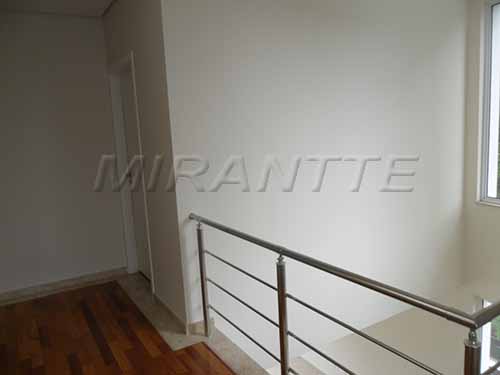 Sobrado de 570m² com 3 quartos em Tremembe