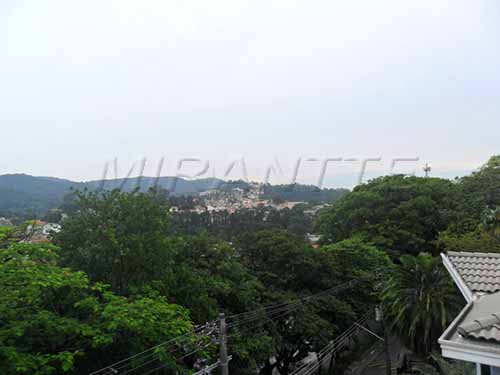 Sobrado de 570m² com 3 quartos em Tremembe