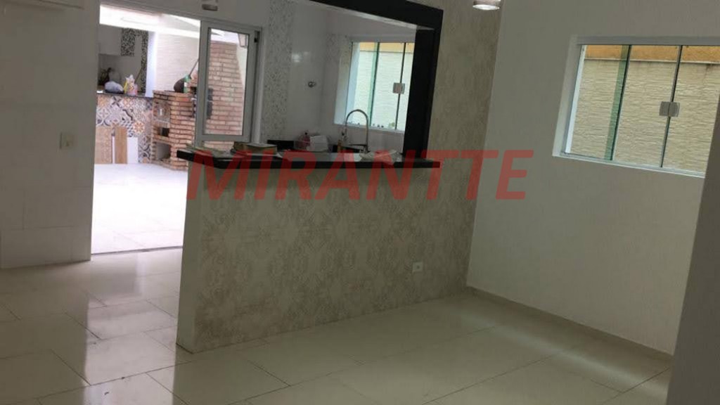 Sobrado de 200m² com 3 quartos em Água Fria