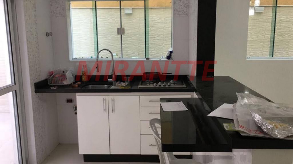 Sobrado de 200m² com 3 quartos em Água Fria