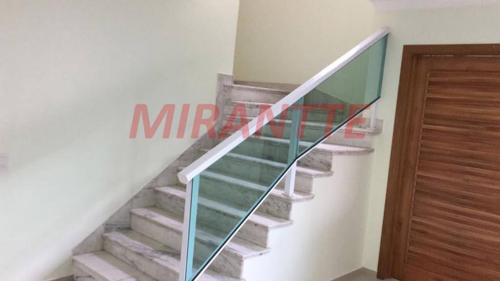 Sobrado de 200m² com 3 quartos em Água Fria