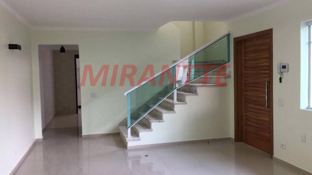 Sobrado de 200m² com 3 quartos em Água Fria
