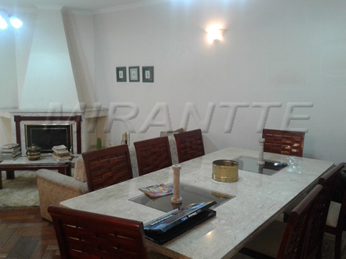 Sobrado de 344m² com 3 quartos em Jardim Peri