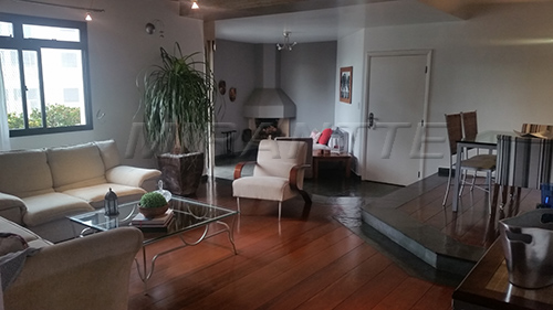 Apartamento de 189m² com 4 quartos em Água Fria