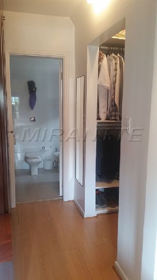 Apartamento de 189m² com 4 quartos em Água Fria