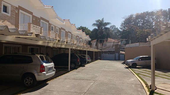 Cond. fechado de 147m² com 3 quartos em Tremembe