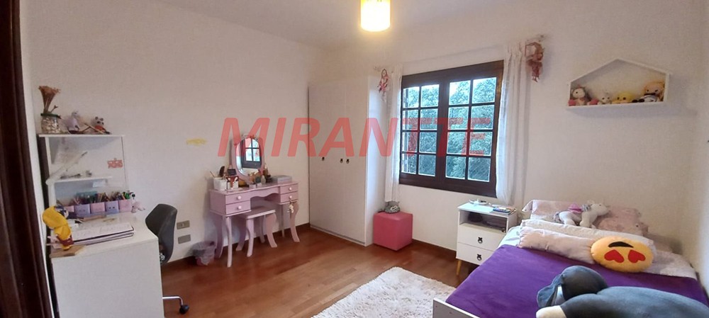 Sobrado de 428m² com 4 quartos em Serra da Cantareira