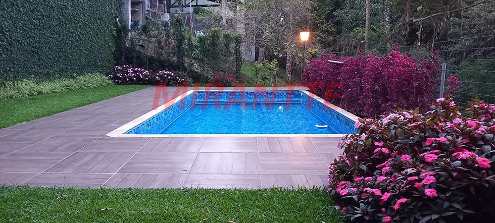 Sobrado de 428m² com 4 quartos em Serra da Cantareira