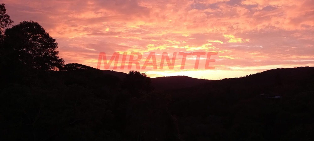Sobrado de 428m² com 4 quartos em Serra da Cantareira