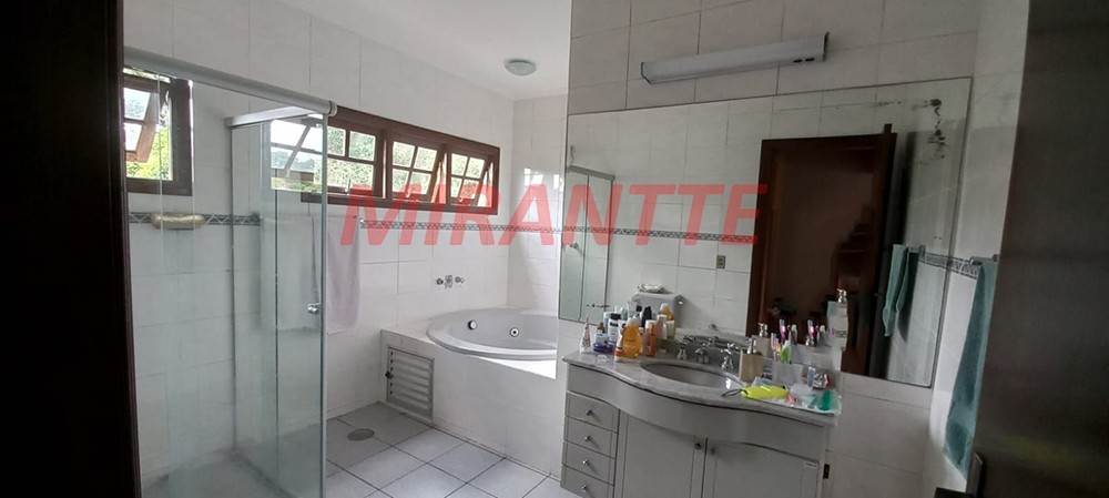 Sobrado de 428m² com 4 quartos em Serra da Cantareira