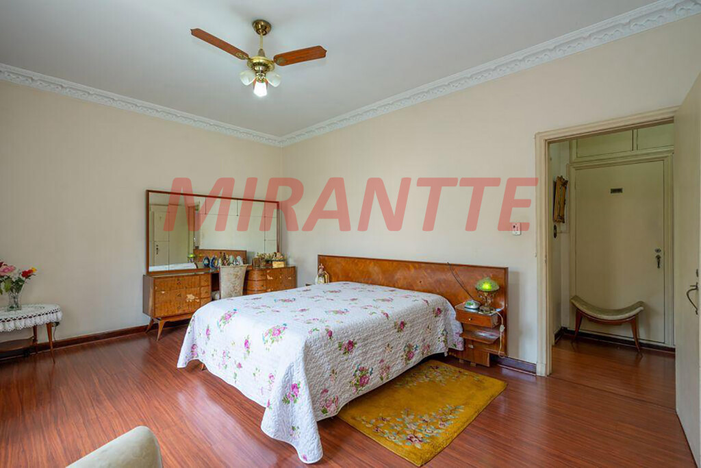Sobrado de 220m² com 4 quartos em Santana