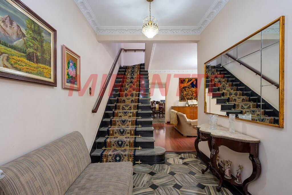 Sobrado de 220m² com 4 quartos em Santana