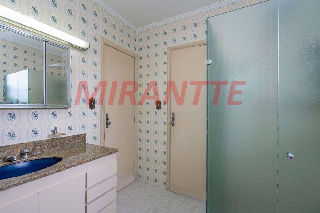 Sobrado de 220m² com 4 quartos em Santana