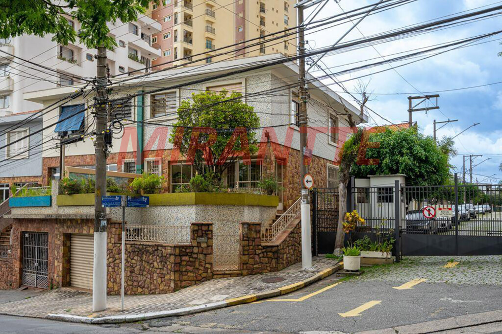 Sobrado de 220m² com 4 quartos em Santana