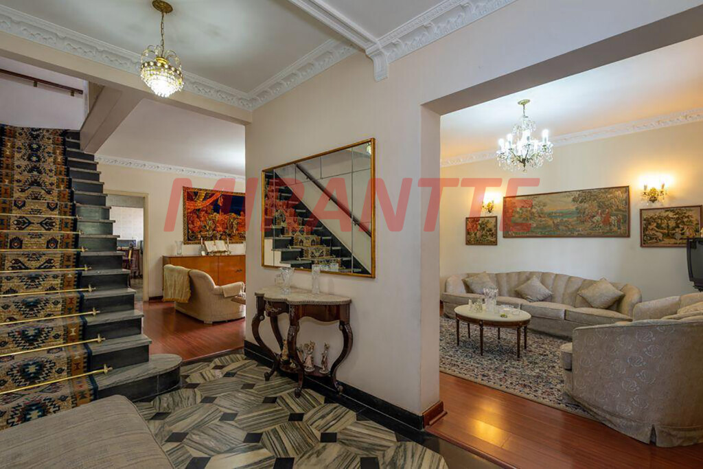 Sobrado de 220m² com 4 quartos em Santana