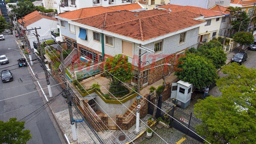 Sobrado de 220m² com 4 quartos em Santana