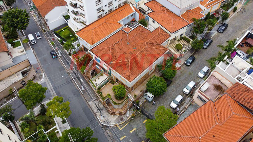 Sobrado de 220m² com 4 quartos em Santana